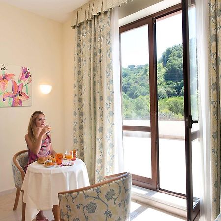 Albergo Terme Forlenza コントゥルシ エクステリア 写真